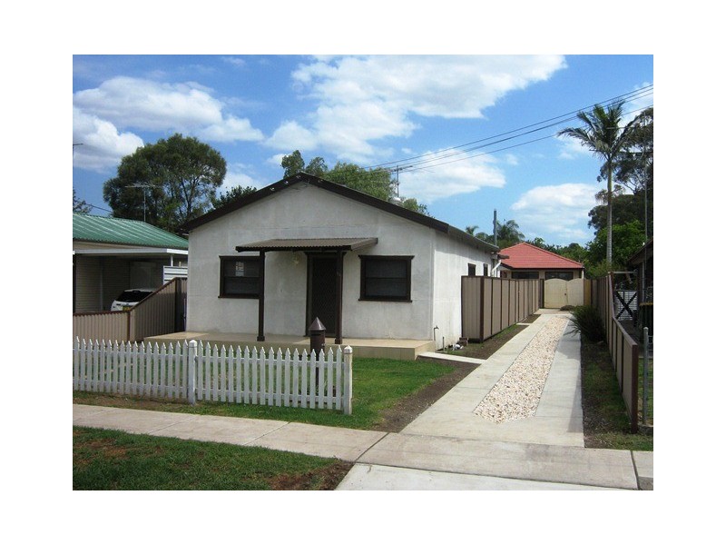 13 Barangaroo Road, Toongabbie NSW 2146