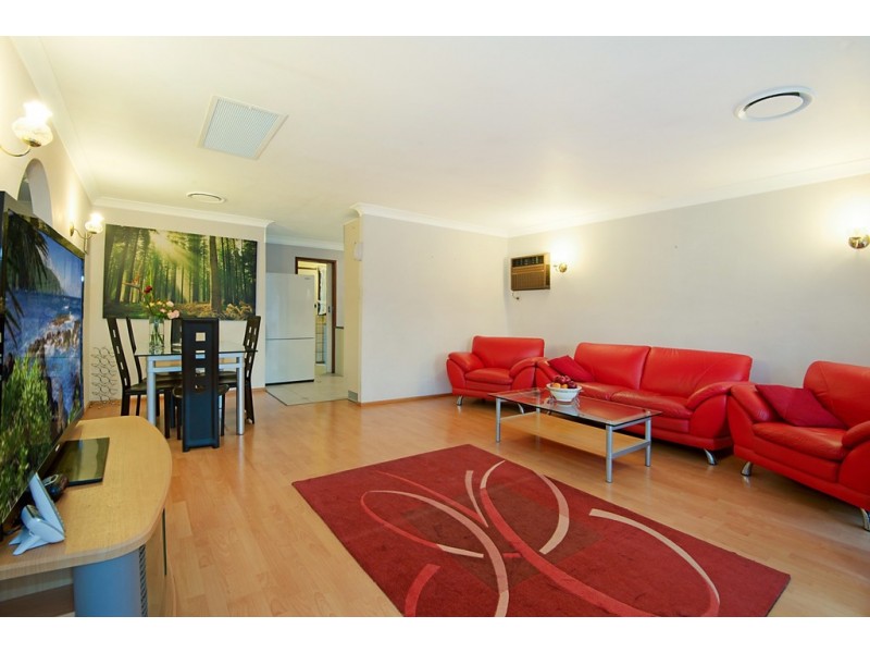 17 Tucks Road, Toongabbie NSW 2146