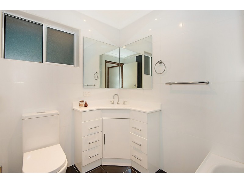 17 Tucks Road, Toongabbie NSW 2146