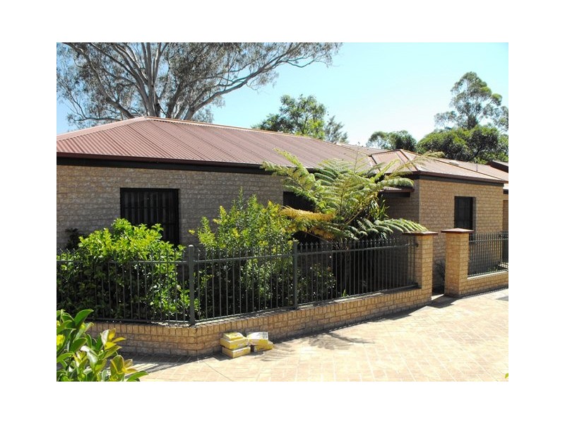 2/27 Ballandella Road, Toongabbie NSW 2146