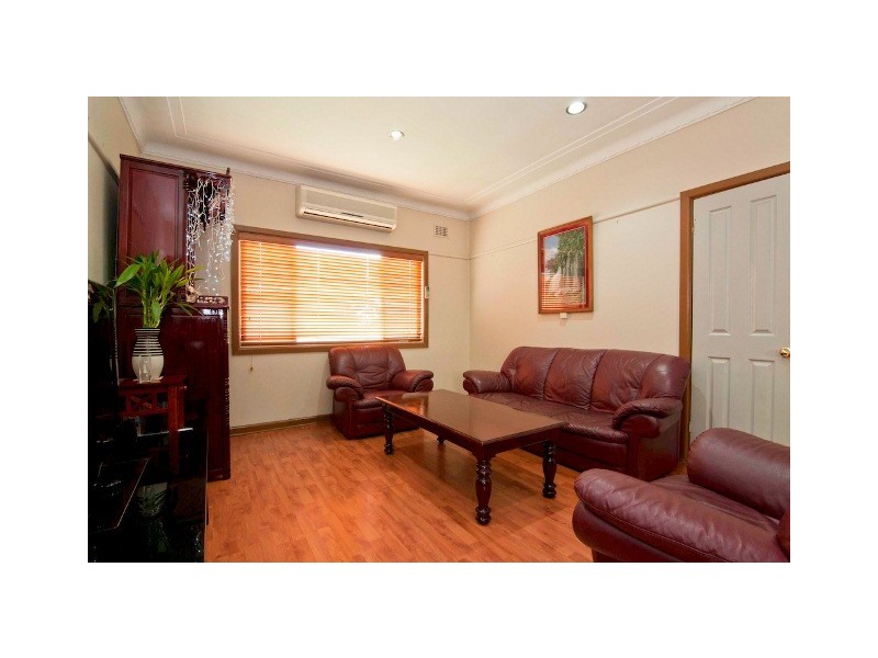 22 Binalong Road, Pendle Hill NSW 2145