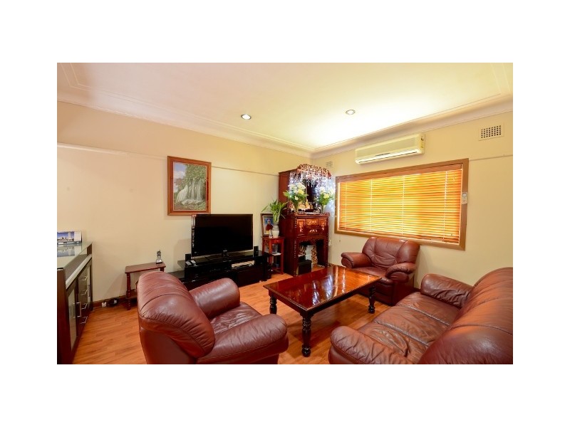 22 Binalong Road, Pendle Hill NSW 2145