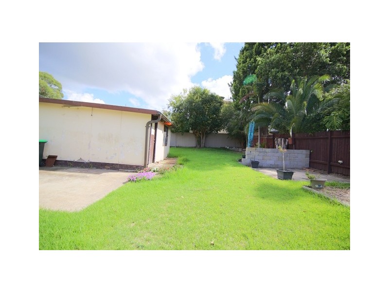 17 Burrabogee Road, Pendle Hill NSW 2145