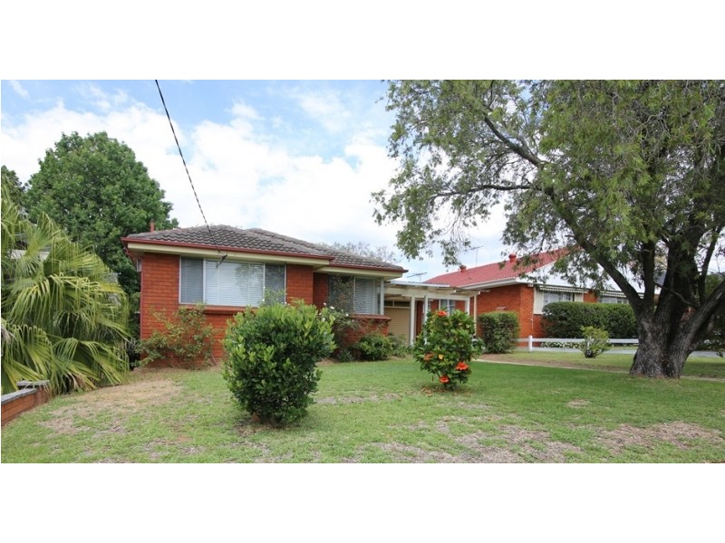 25 Andrews Avenue, Toongabbie NSW 2146