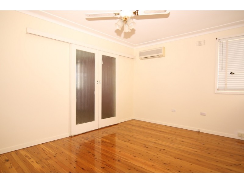 25 Andrews Avenue, Toongabbie NSW 2146