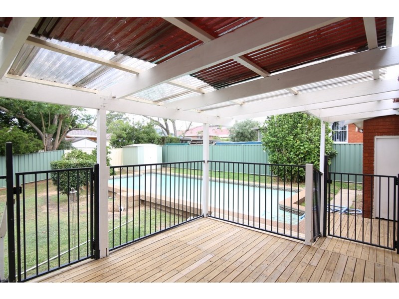 25 Andrews Avenue, Toongabbie NSW 2146