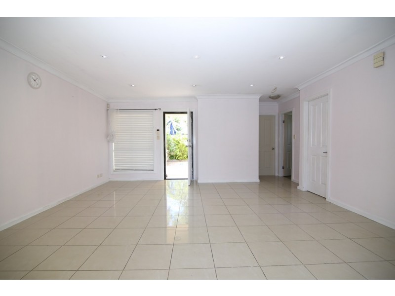 2/36 Carinya Road, Girraween NSW 2145