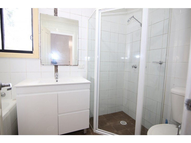 2/36 Carinya Road, Girraween NSW 2145