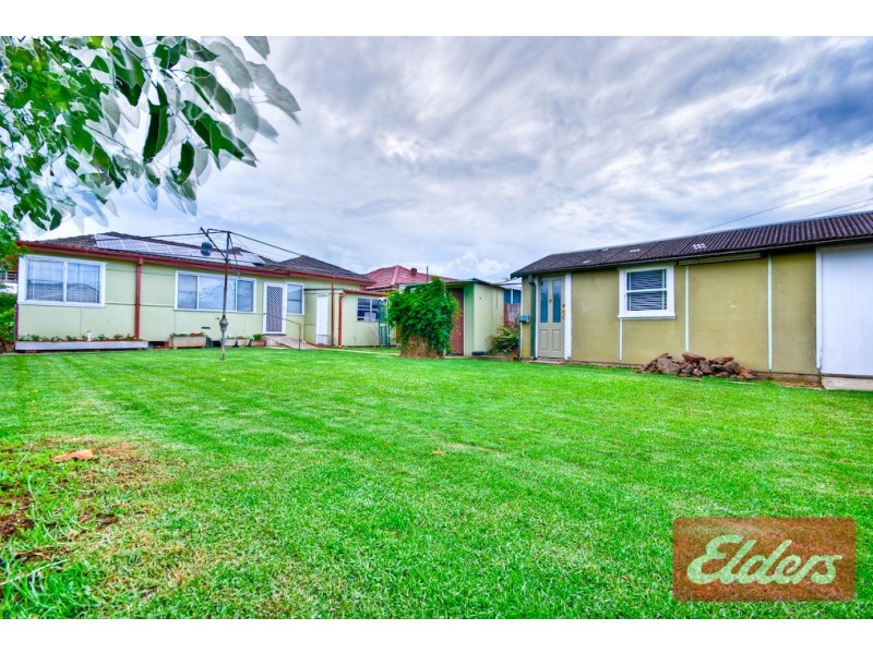 5 Edna Avenue, Toongabbie NSW 2146