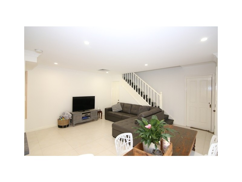 1/185 Targo Road, Girraween NSW 2145