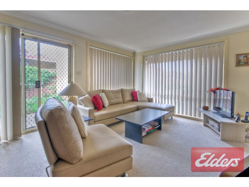 2/43a Carinya Road, Girraween NSW 2145