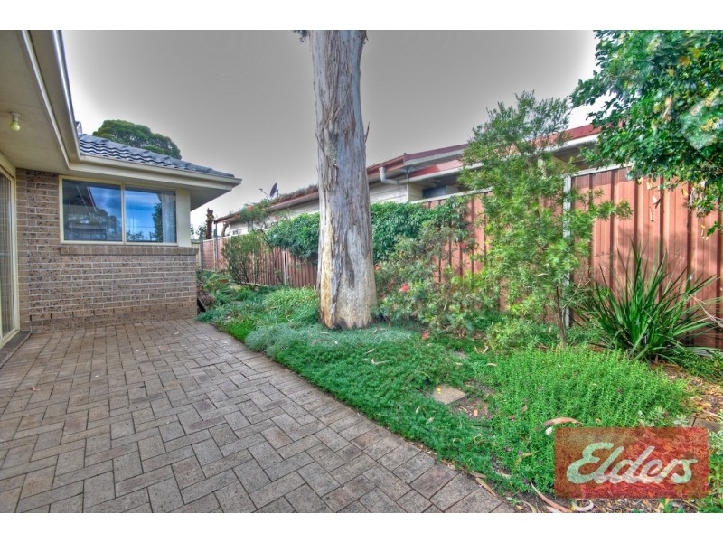 2/43a Carinya Road, Girraween NSW 2145
