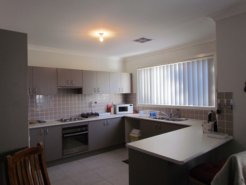 2/64 Australia Street, Oxley Park NSW 2760