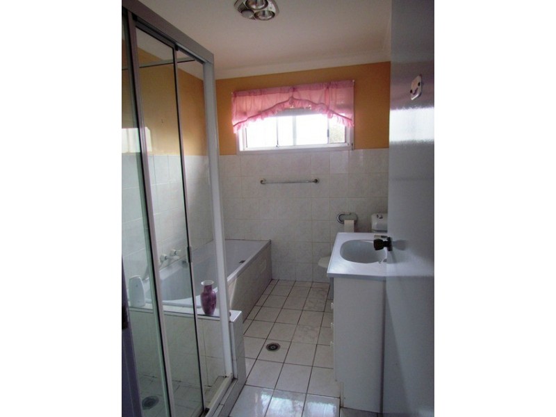 2A Tucks Rd, Toongabbie NSW 2146