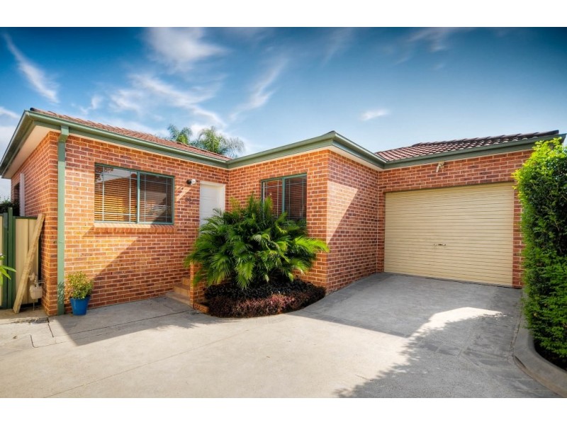 20b Barangaroo Rd, Toongabbie NSW 2146