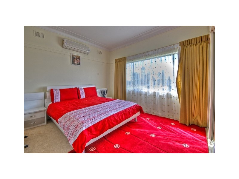 18 Edna Avenue, Toongabbie NSW 2146