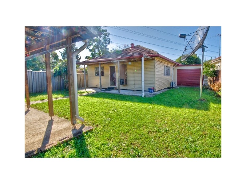 18 Edna Avenue, Toongabbie NSW 2146