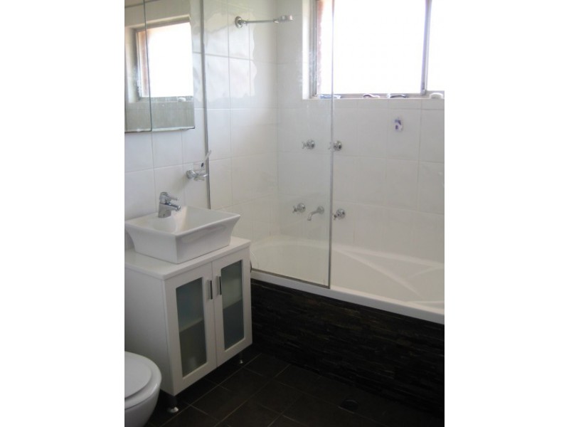 11 Ancona Avenue, Toongabbie NSW 2146