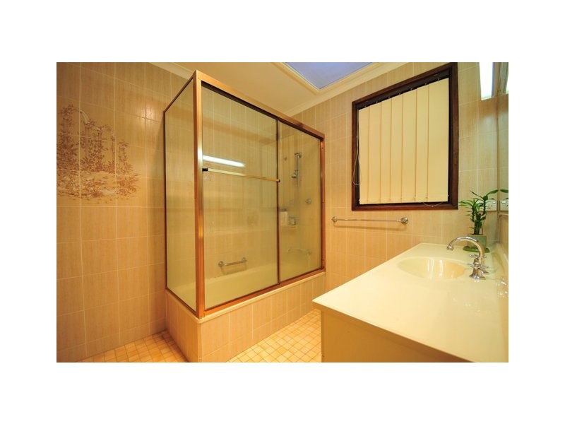 34 Hazel Street, Girraween NSW 2145