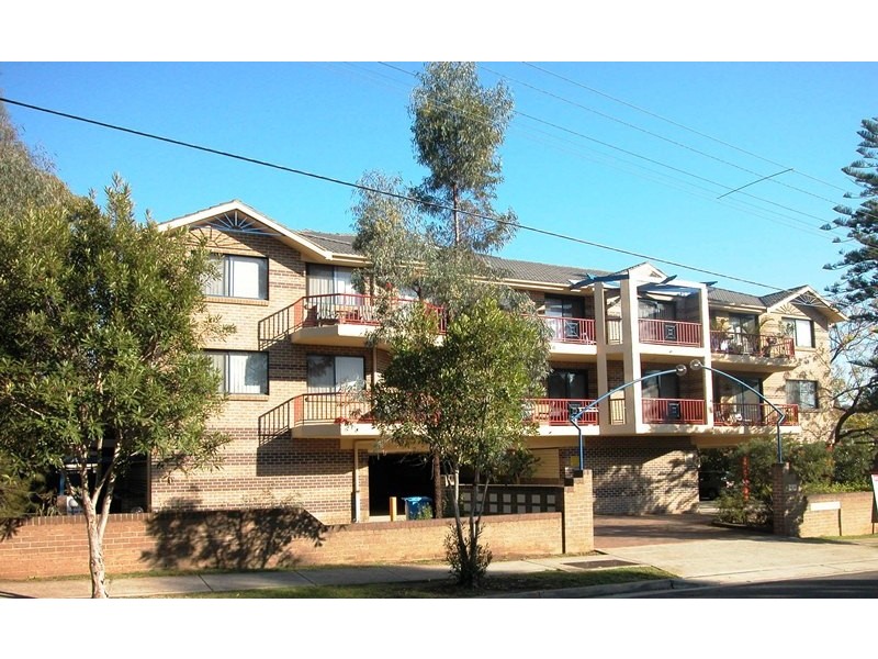 8/240 Targo Road, Toongabbie NSW 2146