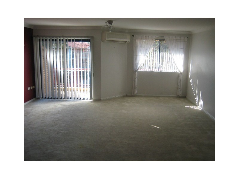 8/240 Targo Road, Toongabbie NSW 2146