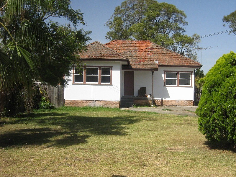 16 Portia Road, Toongabbie NSW 2146