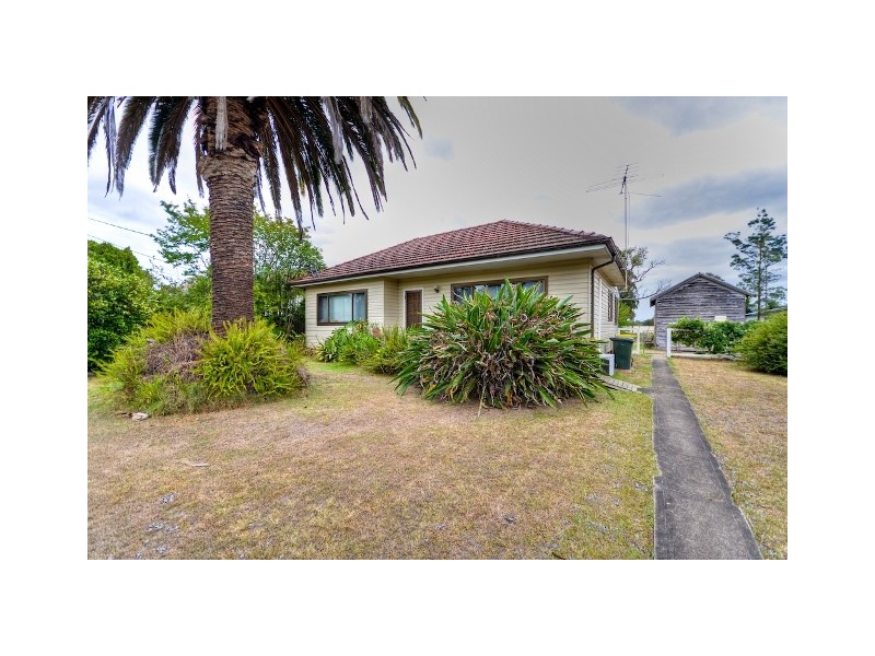 18 Reynolds Street, Toongabbie NSW 2146