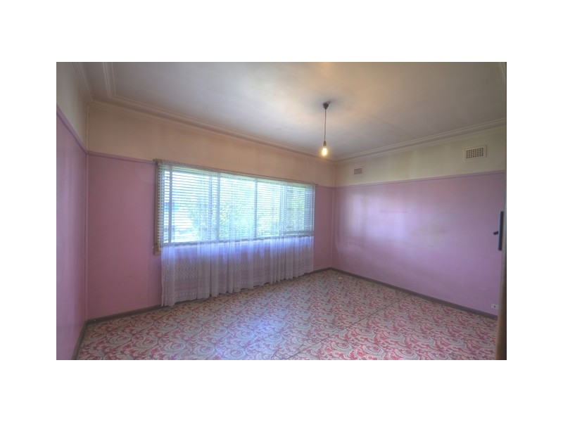 18 Reynolds Street, Toongabbie NSW 2146