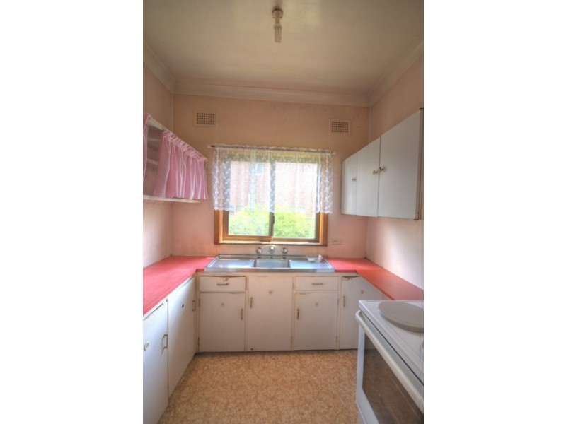 18 Reynolds Street, Toongabbie NSW 2146