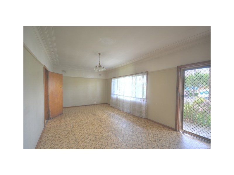 18 Reynolds Street, Toongabbie NSW 2146