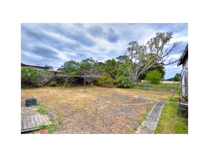 18 Reynolds Street, Toongabbie NSW 2146