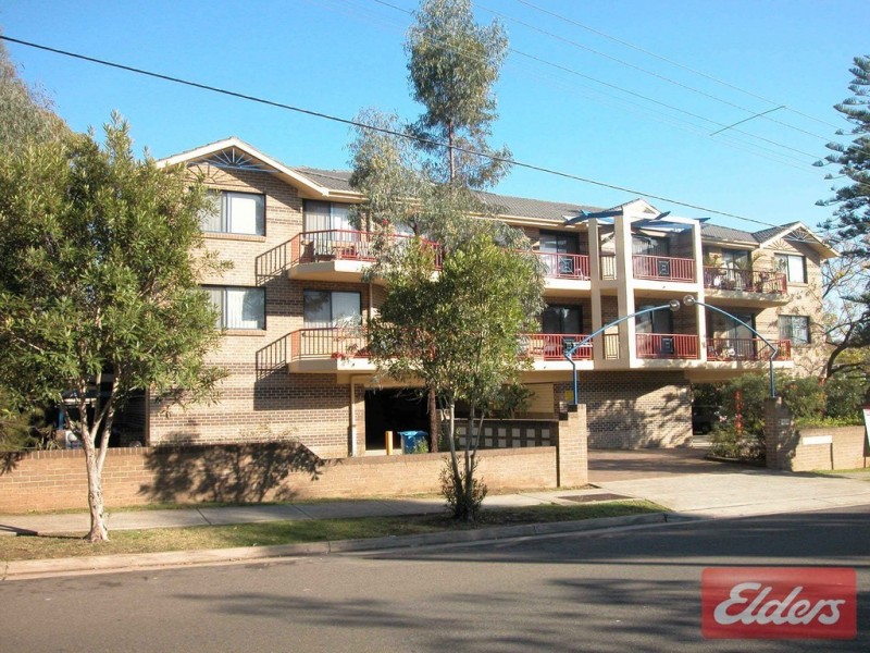 8/240-242 Targo Road, Toongabbie NSW 2146
