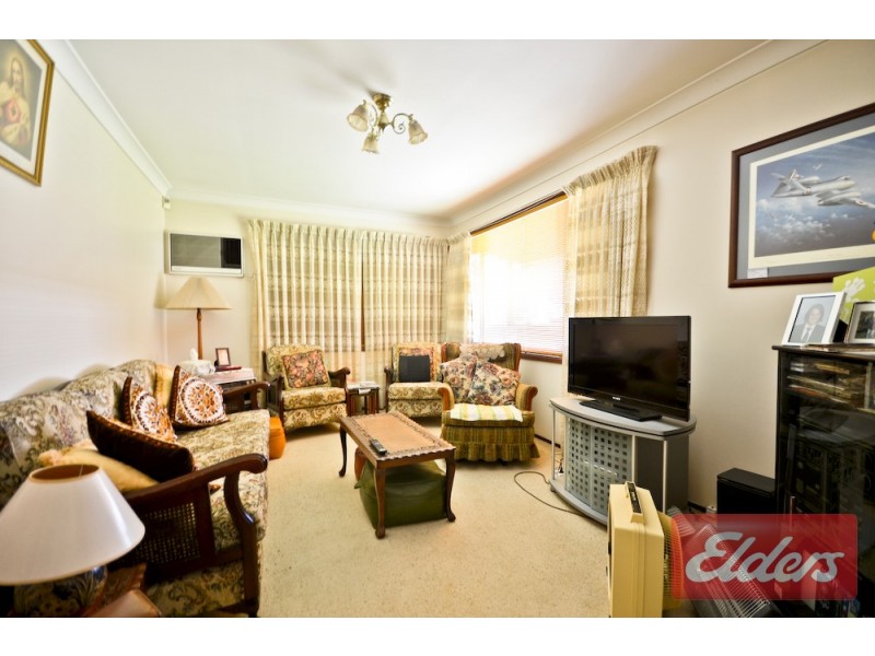 1 Woodlawn Drive, Toongabbie NSW 2146