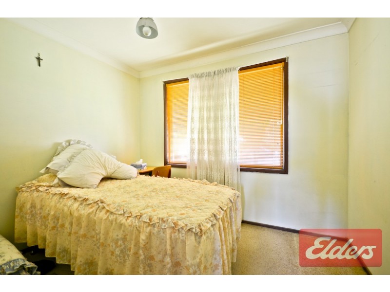 1 Woodlawn Drive, Toongabbie NSW 2146