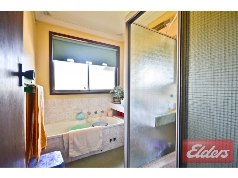 1 Woodlawn Drive, Toongabbie NSW 2146