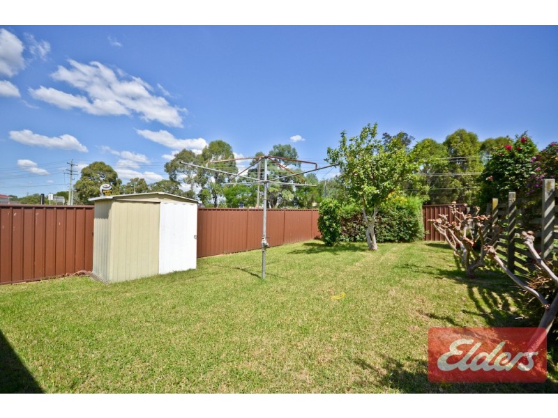 1 Woodlawn Drive, Toongabbie NSW 2146