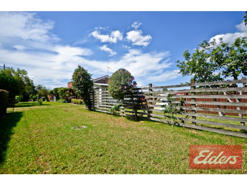 1 Woodlawn Drive, Toongabbie NSW 2146