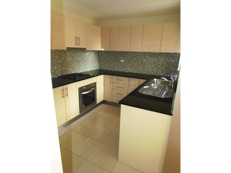 8/18 Magowar Road, Pendle Hill NSW 2145