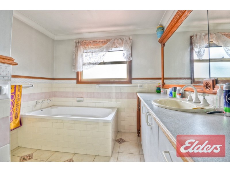 8 Valeria Street, Toongabbie NSW 2146
