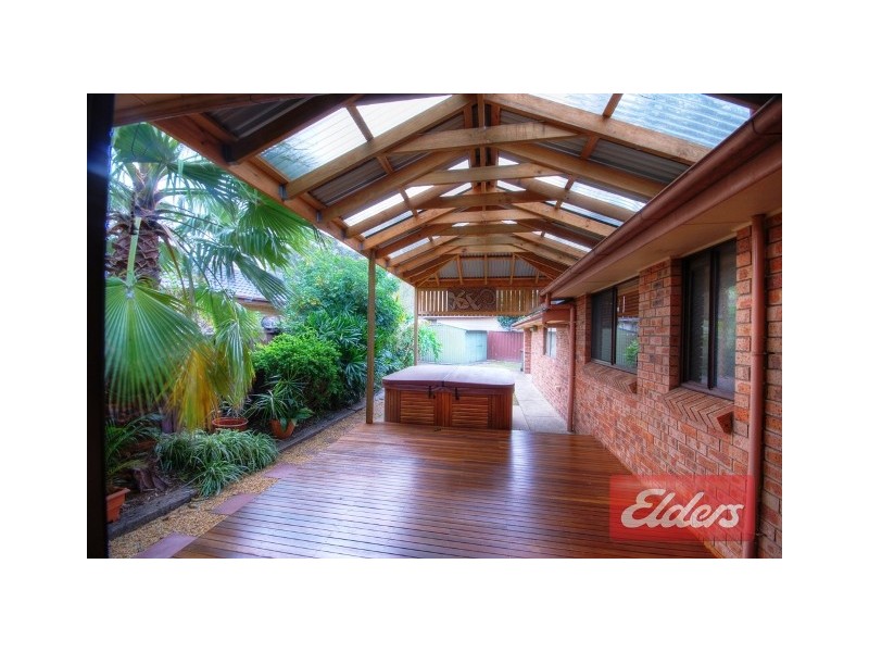 20 Woodlawn Drive, Toongabbie NSW 2146