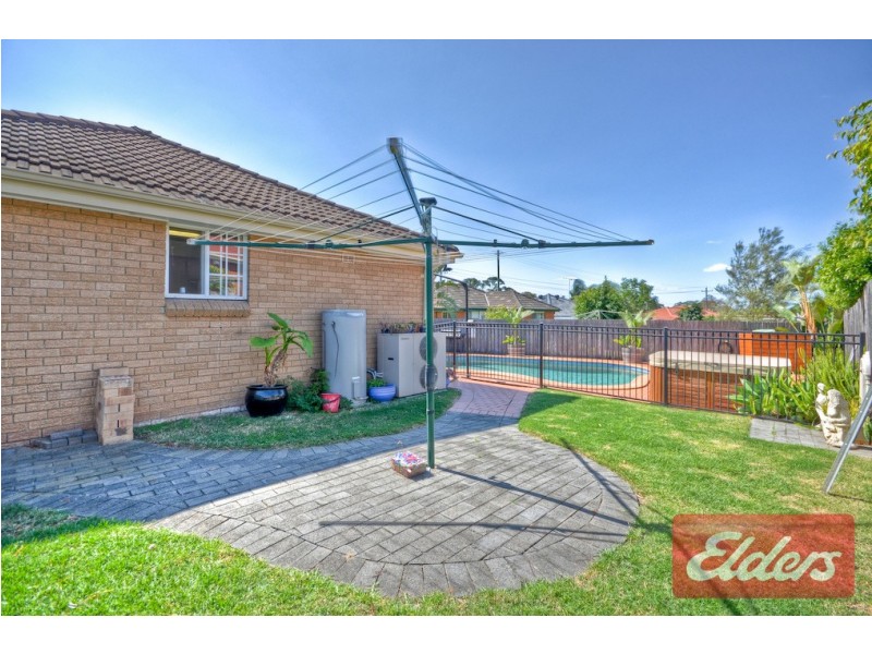 1 Oakwood Road, Toongabbie NSW 2146