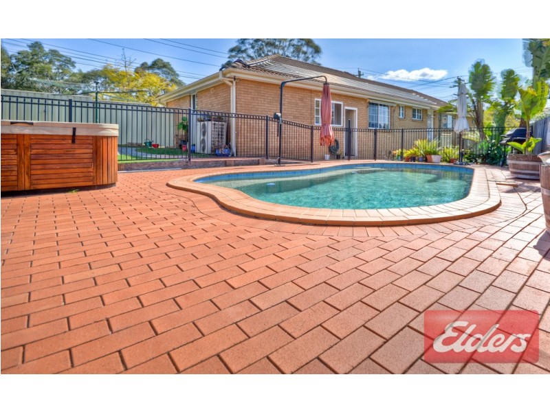 1 Oakwood Road, Toongabbie NSW 2146