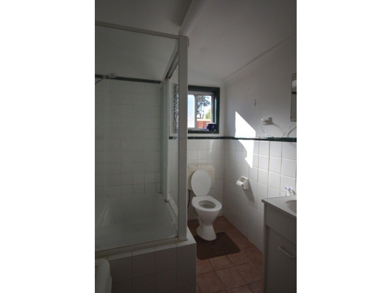 5 Barangaroo Road, Toongabbie NSW 2146