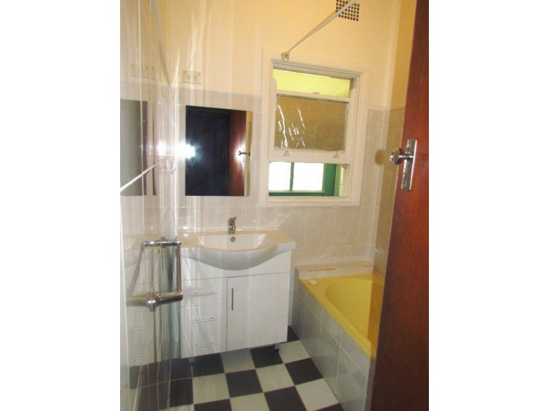 4 Macklin Street, Pendle Hill NSW 2145