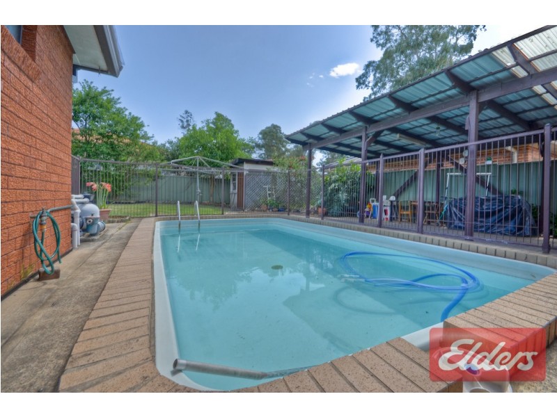 8 Parkland Avenue, Pendle Hill NSW 2145