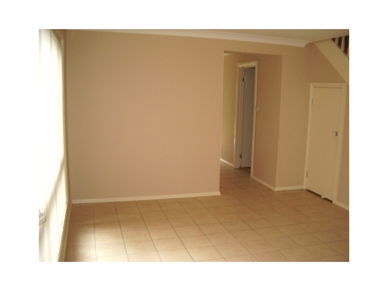 2/16 Pearce Road, Quakers Hill NSW 2763