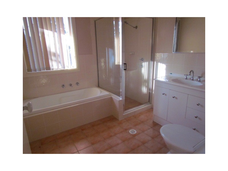 2/16 Pearce Road, Quakers Hill NSW 2763