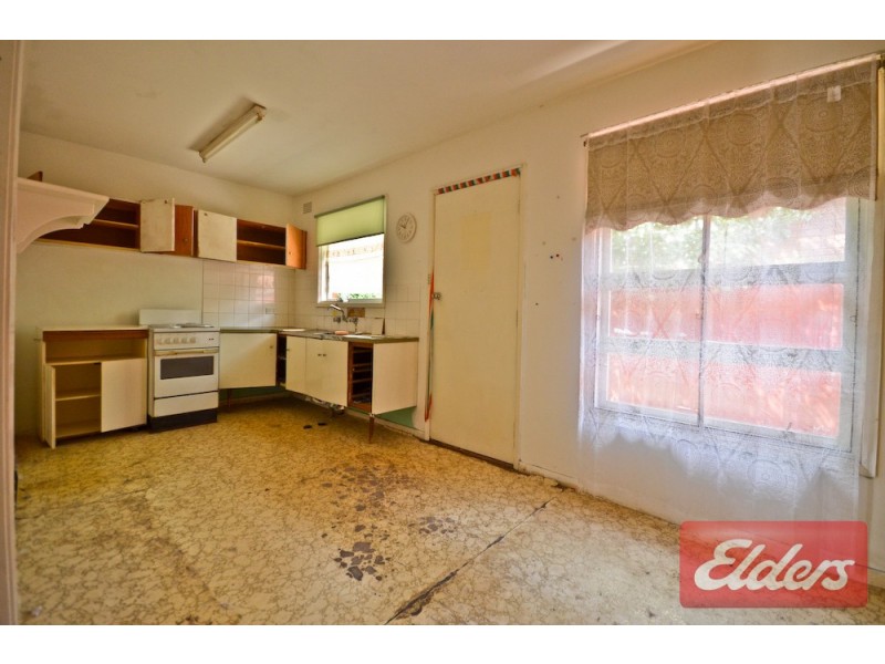 27 Oramzi Road, Girraween NSW 2145