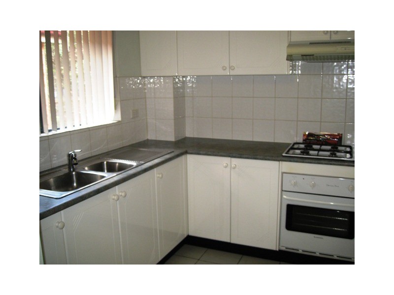 4/245 Targo Road, Toongabbie NSW 2146