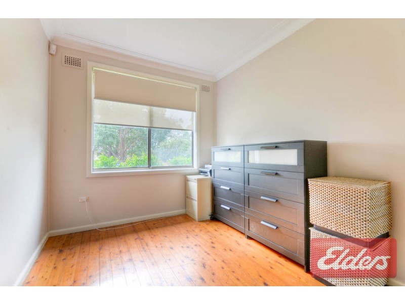 33 Favell, Toongabbie NSW 2146